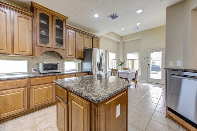 18 Arbor Bend Drive, Houston, TX 77070