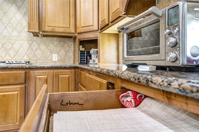 18 Arbor Bend Drive, Houston, TX 77070