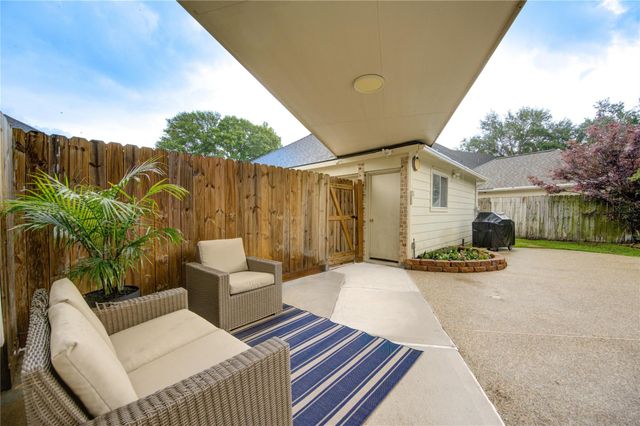 18 Arbor Bend Drive, Houston, TX 77070
