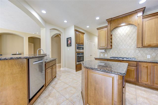 18 Arbor Bend Drive, Houston, TX 77070