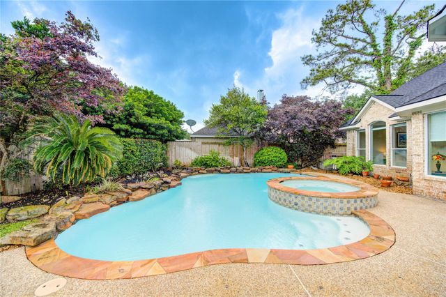 18 Arbor Bend Drive, Houston, TX 77070