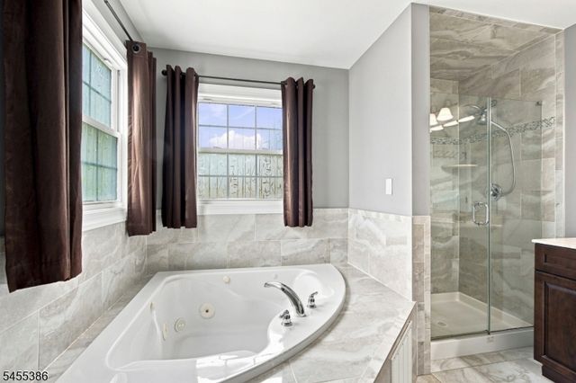 18 Kendall Rd, East Brunswick Twp., NJ 08816