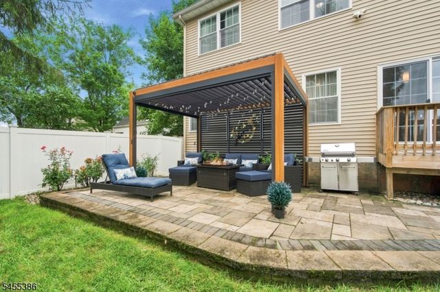 18 Kendall Rd, East Brunswick Twp., NJ 08816