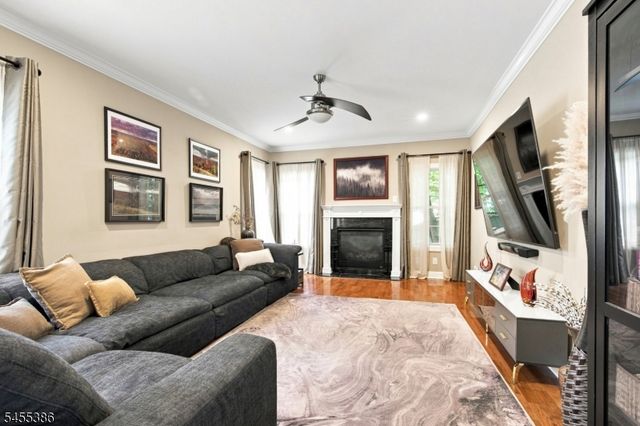 18 Kendall Rd, East Brunswick Twp., NJ 08816