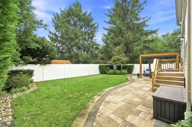 18 Kendall Rd, East Brunswick Twp., NJ 08816