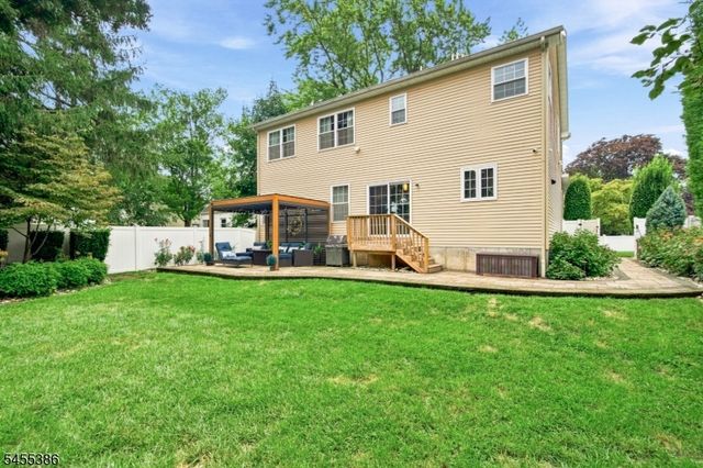 18 Kendall Rd, East Brunswick Twp., NJ 08816