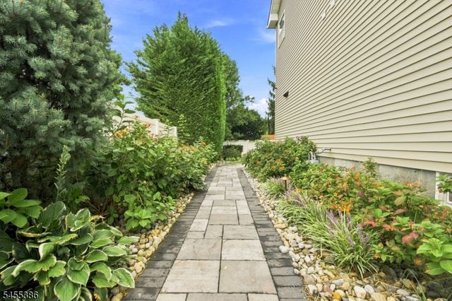 18 Kendall Rd, East Brunswick Twp., NJ 08816