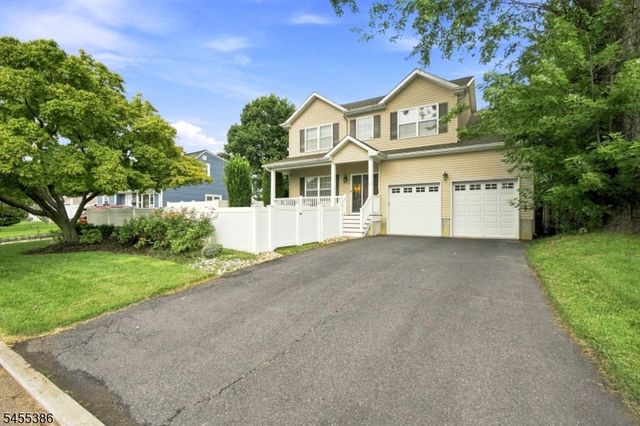 18 Kendall Rd, East Brunswick Twp., NJ 08816