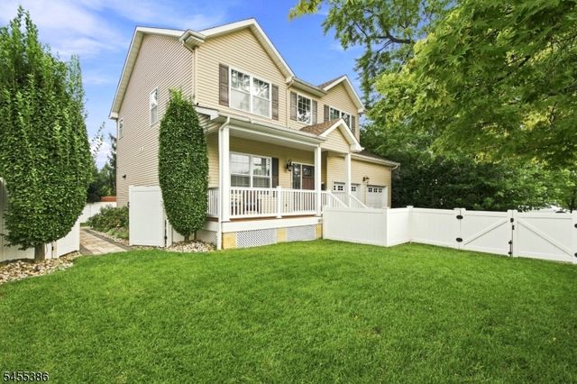 18 Kendall Rd, East Brunswick Twp., NJ 08816