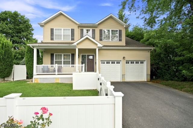 18 Kendall Rd, East Brunswick Twp., NJ 08816