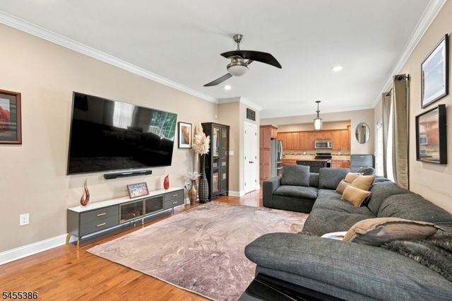 18 Kendall Rd, East Brunswick Twp., NJ 08816