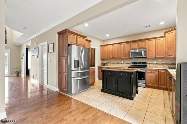 18 Kendall Rd, East Brunswick Twp., NJ 08816