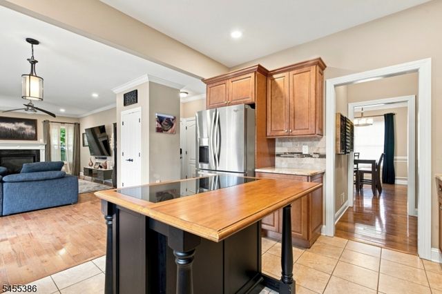 18 Kendall Rd, East Brunswick Twp., NJ 08816