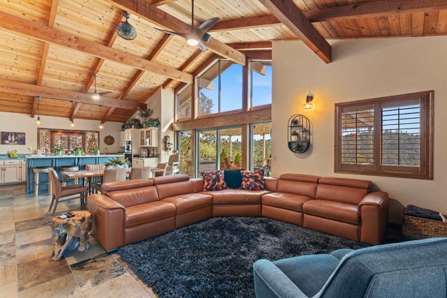 13760 Sun Forest Dr, Penn Valley, CA 95946