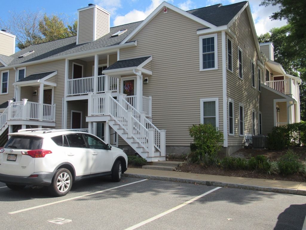 134 Tyson Commons Ln 134, Braintree, MA 02184
