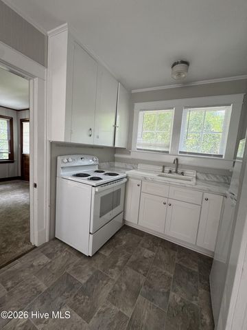 350 W Connecticut Avenue, Southern Pines, NC 28387