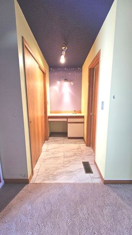 1914 Woodfield Road, Champaign, IL 61822