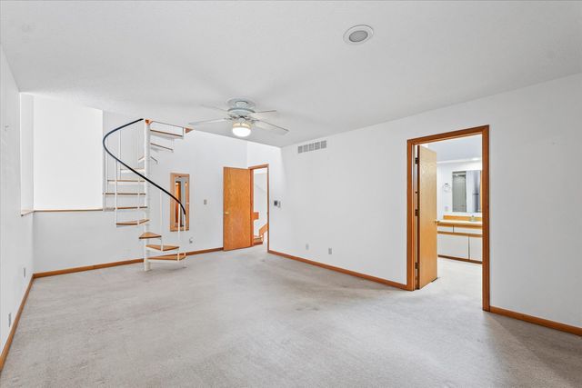 1914 Woodfield Road, Champaign, IL 61822