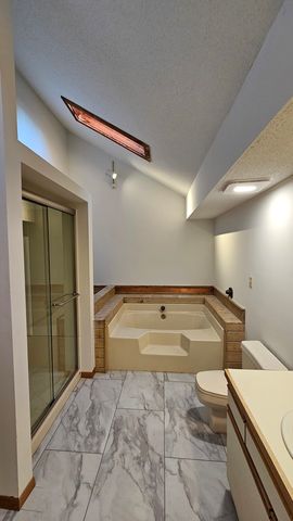 1914 Woodfield Road, Champaign, IL 61822