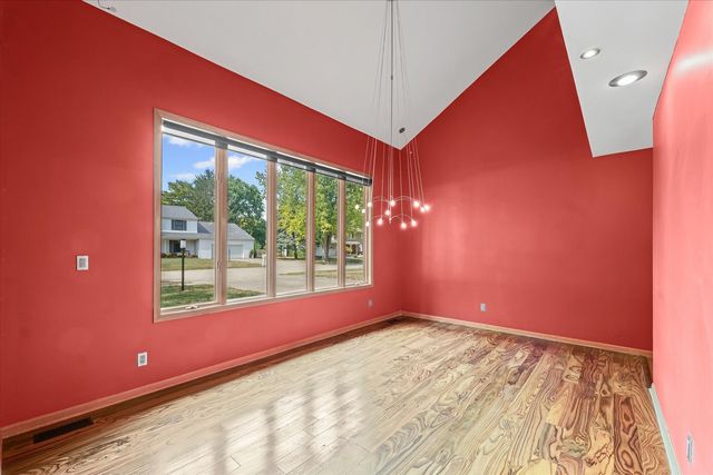 1914 Woodfield Road, Champaign, IL 61822