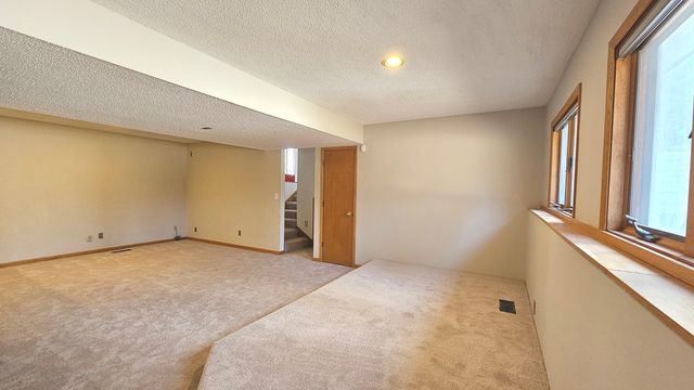 1914 Woodfield Road, Champaign, IL 61822