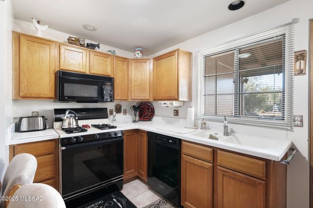 430 S Paseo Pena Apt B, Green Valley, AZ 85614