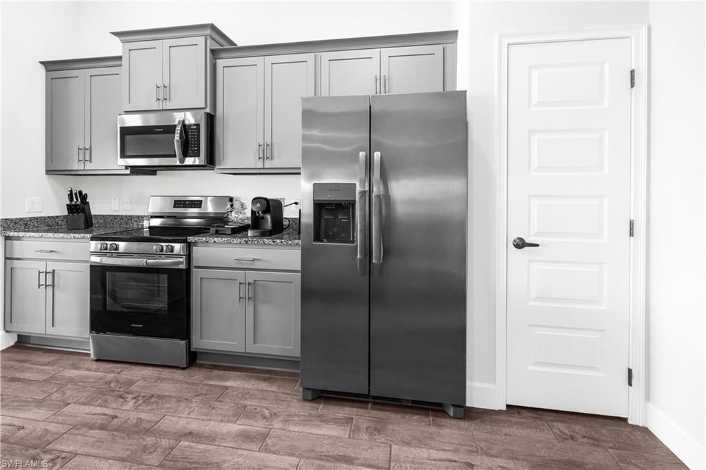 Image 10 of property listing at 2000 NW 9th ST, Cape Coral, FL 33993