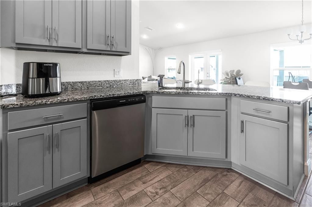 Image 8 of property listing at 2000 NW 9th ST, Cape Coral, FL 33993
