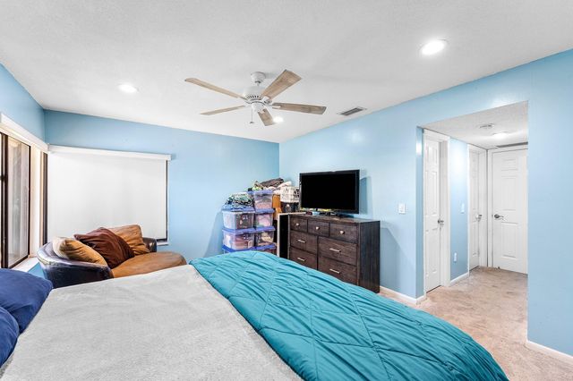 2810 Sand Pines Court, Lake Worth, FL 33462
