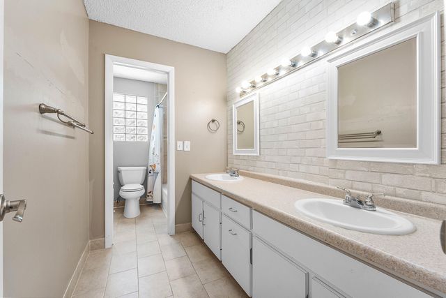 2810 Sand Pines Court, Lake Worth, FL 33462
