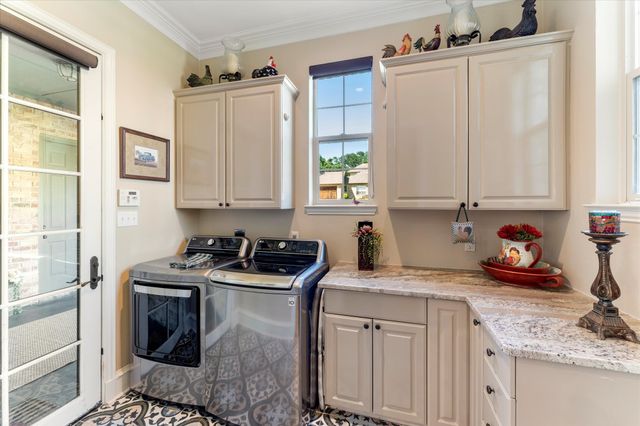 208 Cape Shore Drive, Mabank, TX 75143