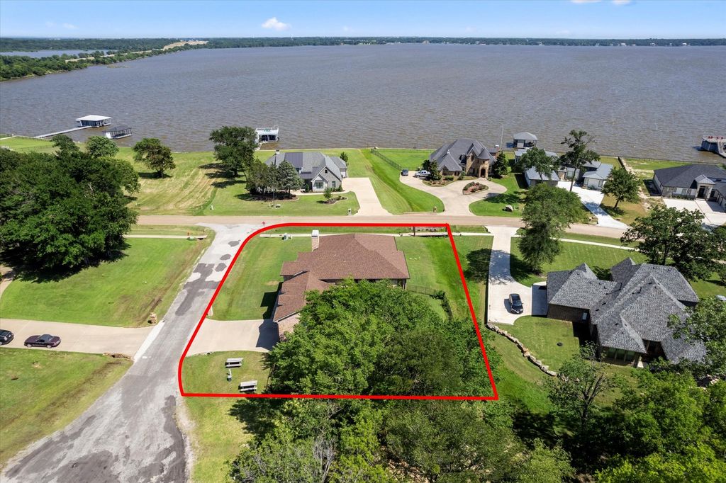 208 Cape Shore Drive, Mabank, TX 75143