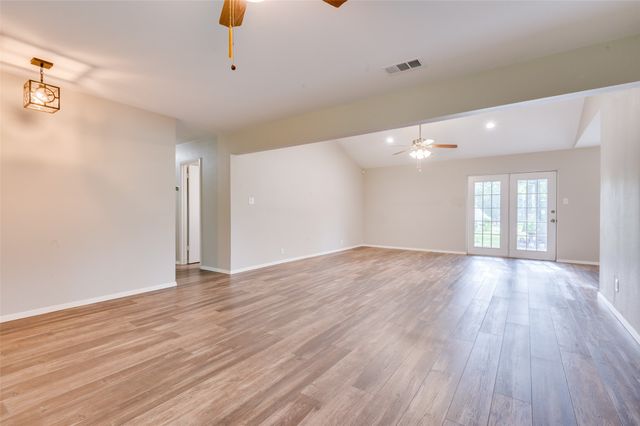 5500 Woodland Hills Drive, Denton, TX 76208