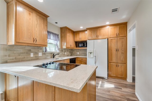 5500 Woodland Hills Drive, Denton, TX 76208