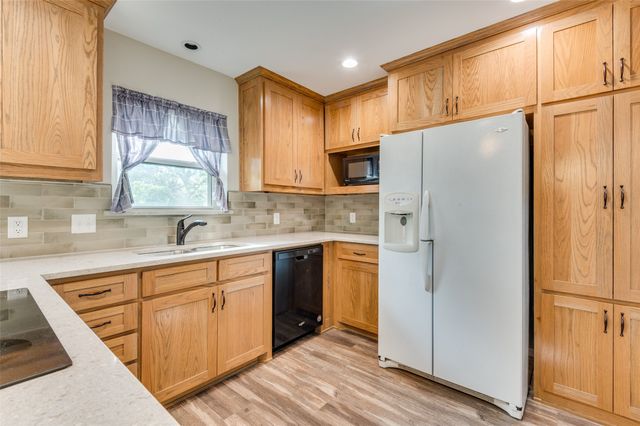 5500 Woodland Hills Drive, Denton, TX 76208