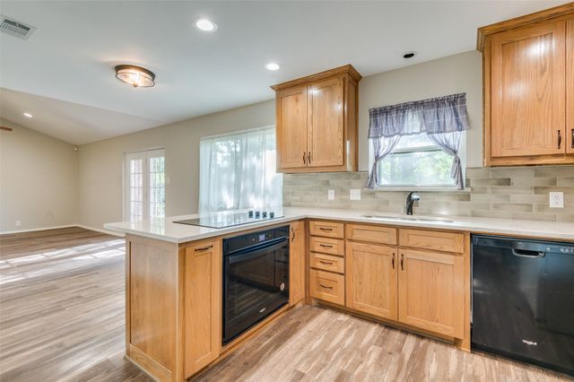 5500 Woodland Hills Drive, Denton, TX 76208