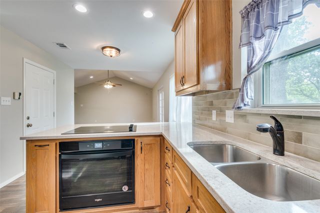 5500 Woodland Hills Drive, Denton, TX 76208