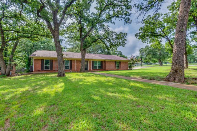 5500 Woodland Hills Drive, Denton, TX 76208