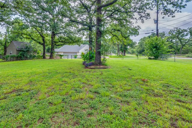 5500 Woodland Hills Drive, Denton, TX 76208