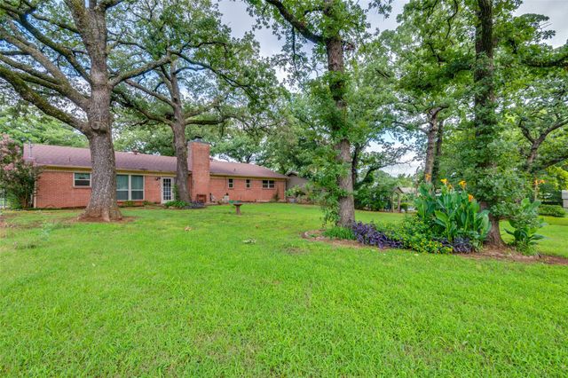 5500 Woodland Hills Drive, Denton, TX 76208