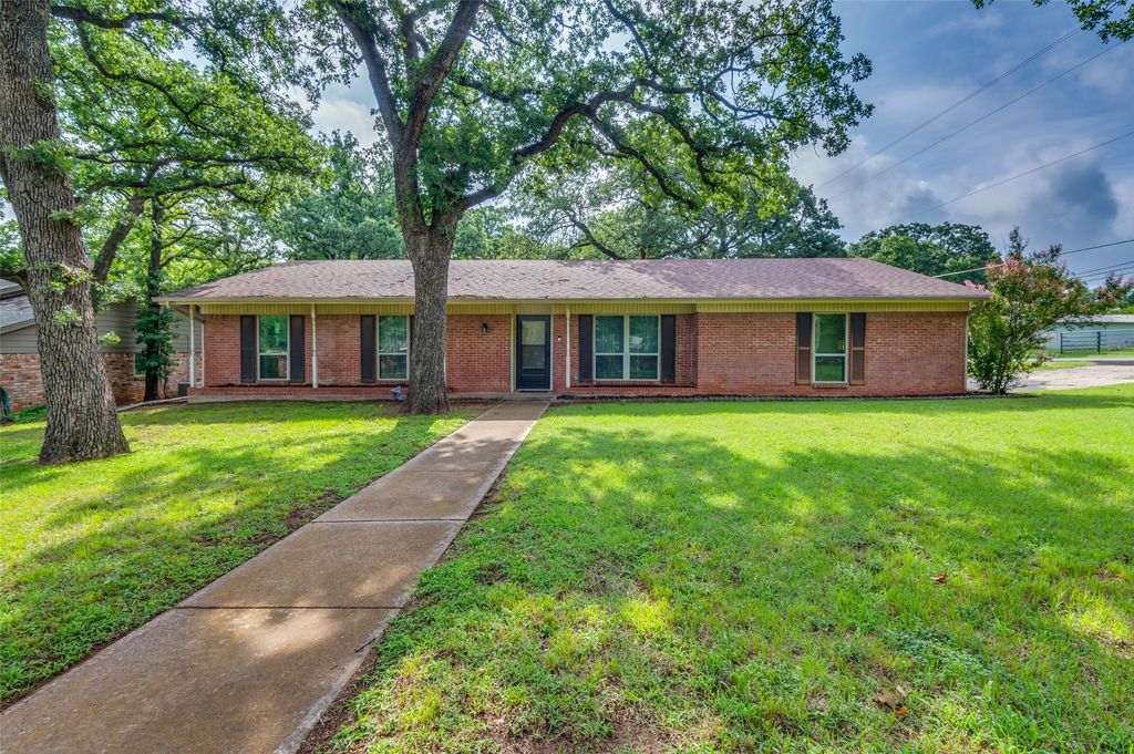 5500 Woodland Hills Drive, Denton, TX 76208