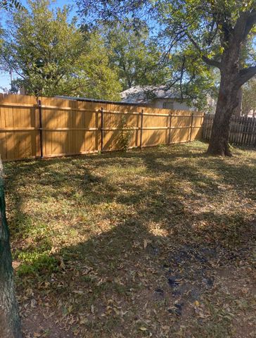 225 E Reynosa, De Leon, TX 76444