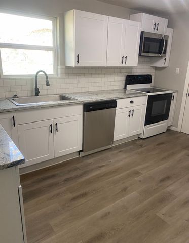 225 E Reynosa, De Leon, TX 76444