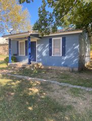 225 E Reynosa, De Leon, TX 76444