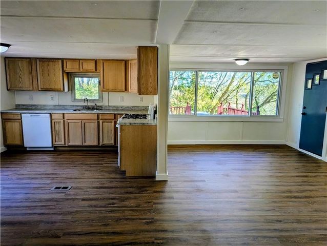 8 Gwyn Lane, West Bloomfield, NY 14469