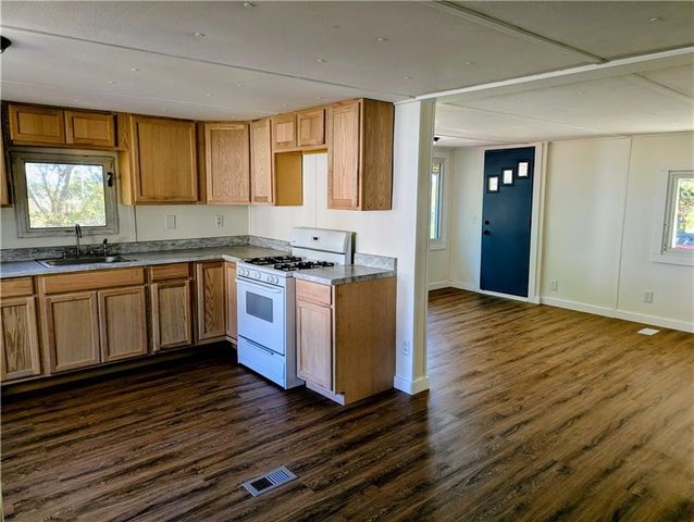 8 Gwyn Lane, West Bloomfield, NY 14469