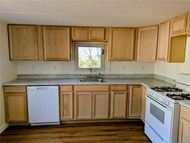 8 Gwyn Lane, West Bloomfield, NY 14469