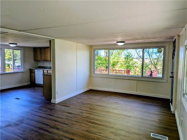 8 Gwyn Lane, West Bloomfield, NY 14469