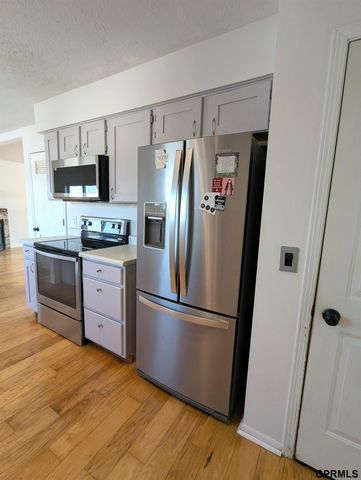 3102 Lone Tree Road, Bellevue, NE 68123