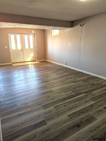 3102 Lone Tree Road, Bellevue, NE 68123